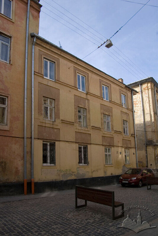 Вул. Лесі Українки, 12. Фасад будинку з боку вулиці