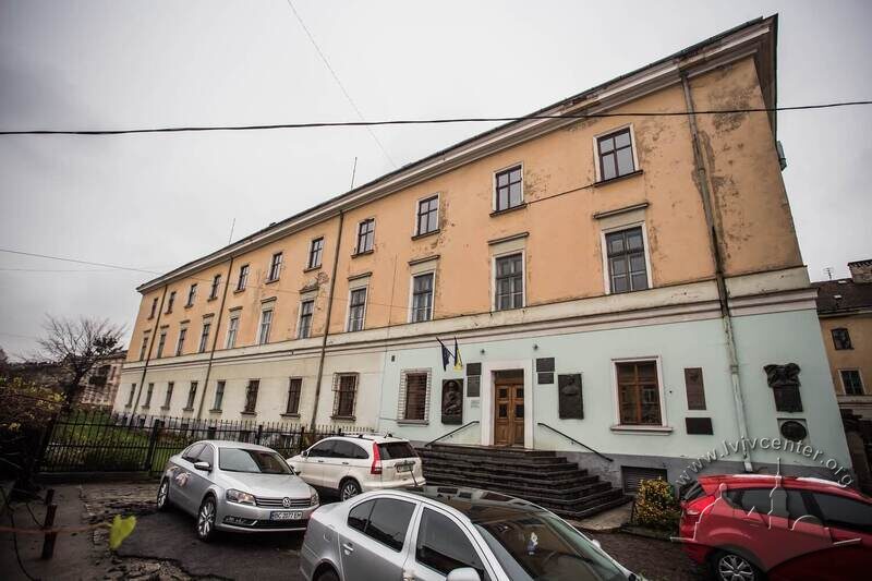 Вул. Грушевського, 4. Головний фасад будинку