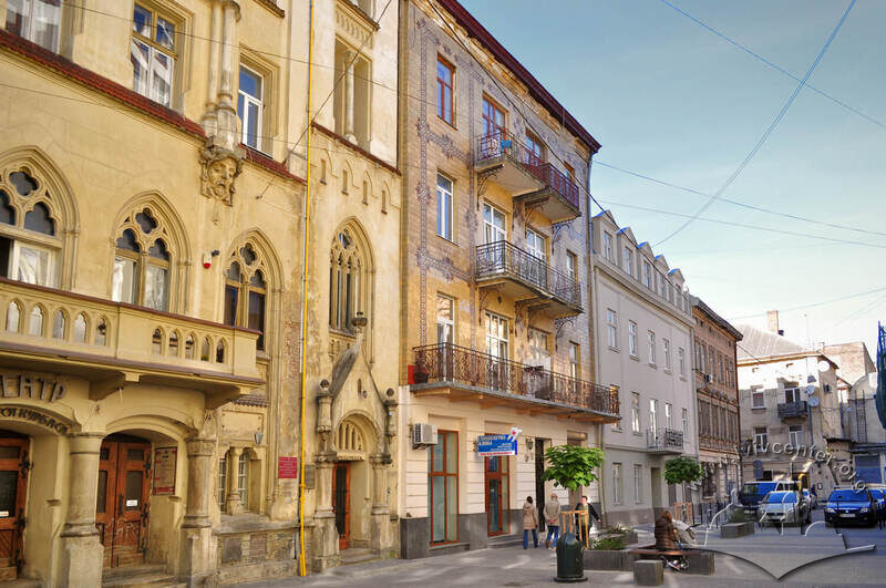 Вул. Курбаса, 3, 5, 7, 9.