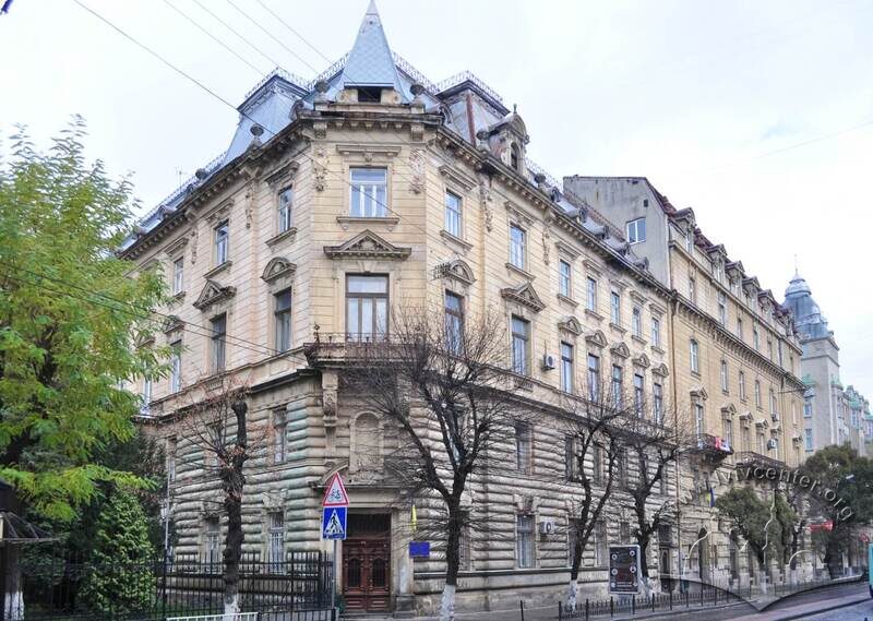 Вул. Січових стрільців, 16. Загальний вигляд будинку з півдня