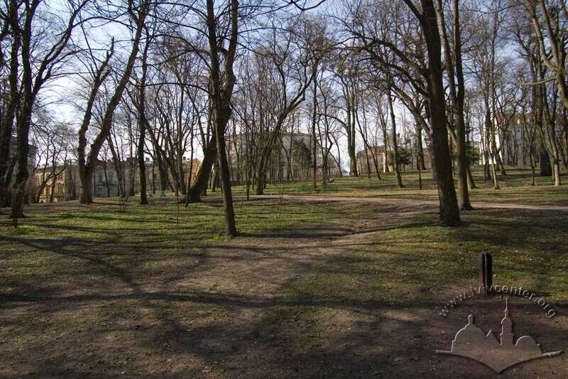Парк ім. І. Франка, підйом у бік кампусу політехніки.