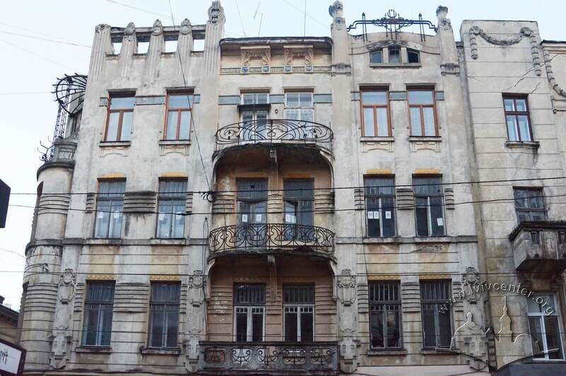 Вул. Дорошенка, 15. Північний фасад (фрагмент)