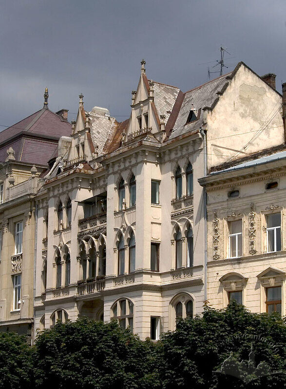 Просп. Шевченка, 21. Вид на головний фасад будинку з південного заходу