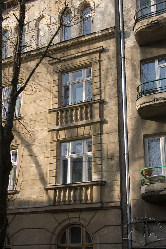 Вул. Академіка Павлова, 9. Фрагмент бічного фасаду