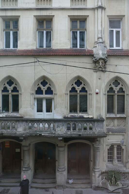 Вул. Курбаса, 3. Фрагмент фасаду