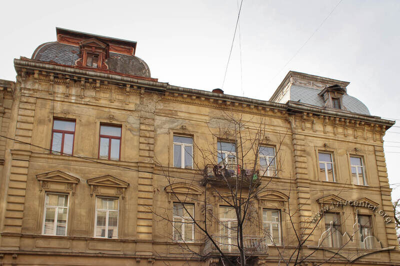 Вул. Крушельницької, 1. Фрагмент фасаду з боку вул. Словацького