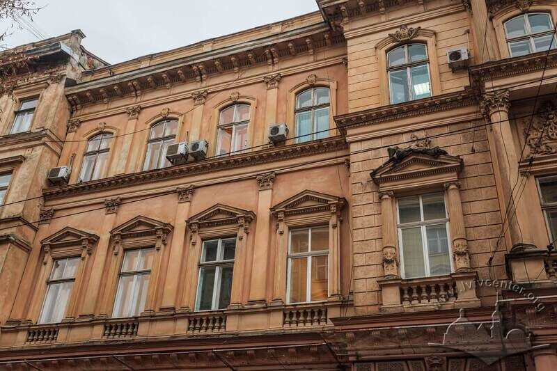 Вул. Січових стрільців, 3. Бічний фрагмент фасаду