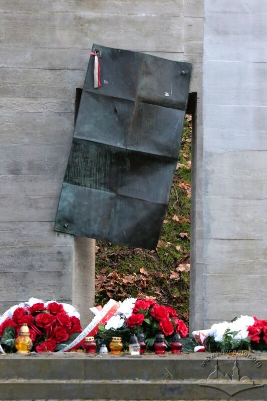 Пам'ятник розстріляним вченим на Вулецьких пагорбах