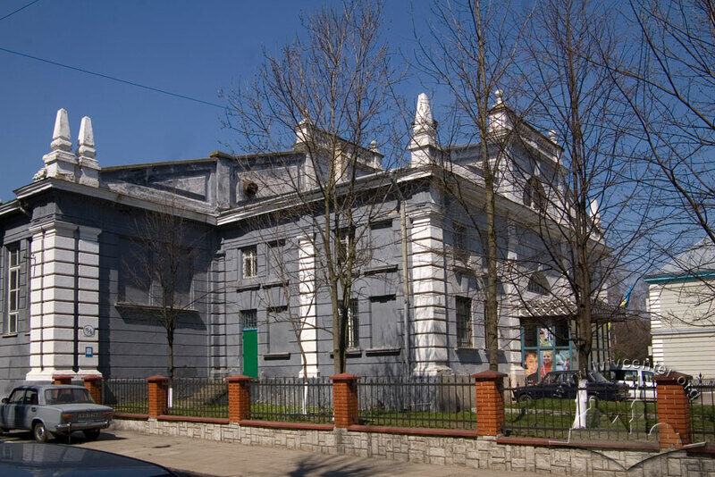 Вул. Генерала Грекова, 1. Вхідний ризаліт.