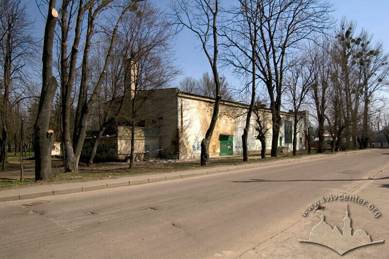 Вул. Повітряна, 20. Вигляд тильної частини будинку (вид з вул. Олесницького)