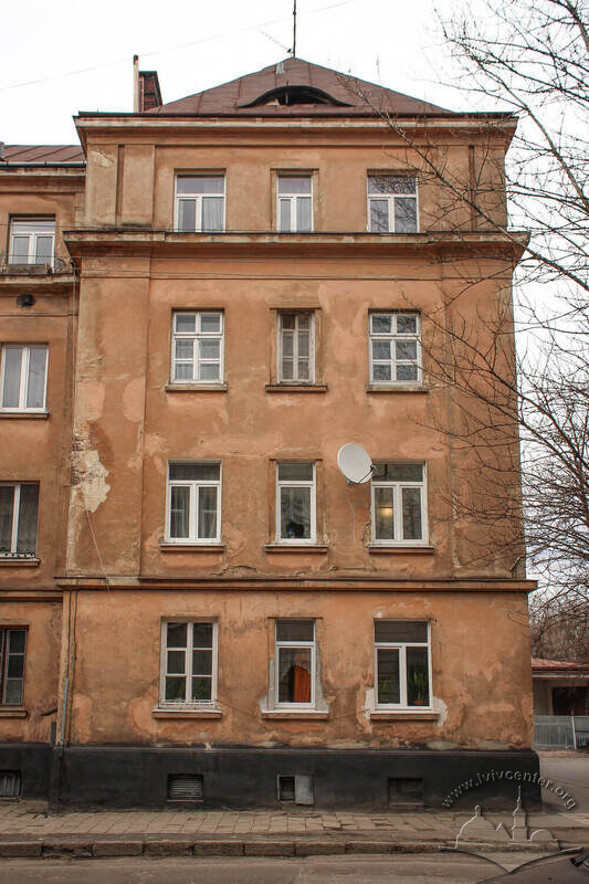 Вул. Донецька, 1. Бічний ризаліт будинку