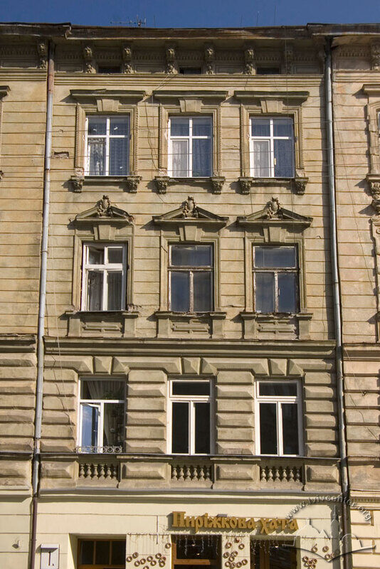 Пл. Генерала Григоренка, 1а. Фрагмент північно-західного фасаду