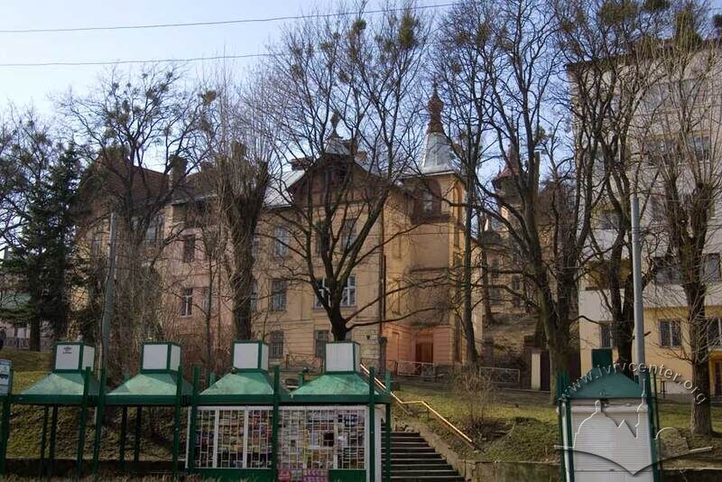 Софіївка, вілли на вулиці Мушака.