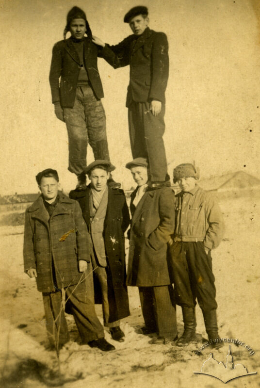 Юні мешканці дільниці Підзамче. Кінець 1930-х років.