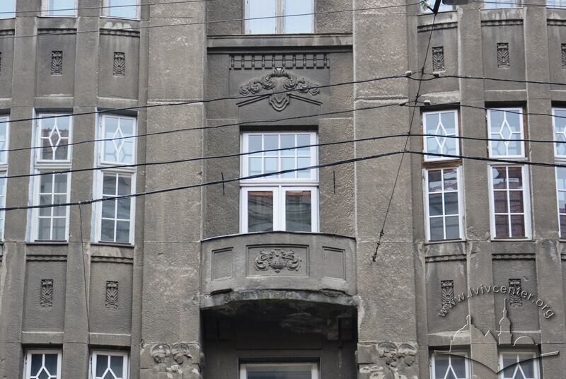 Вул. Словацького, 4. Балкон 3-го поверху