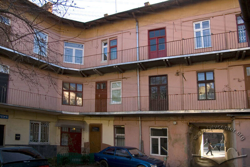 Вул. Городоцька, 44. Вигляд з подвір'я
