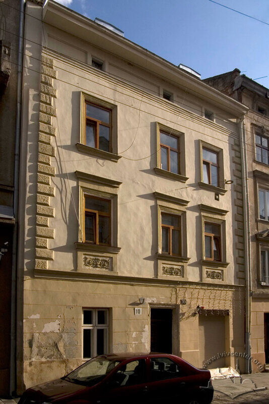Вул. Староєврейська, 10. Головний фасад будинку