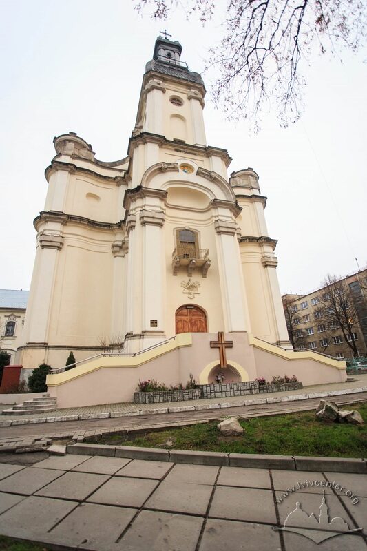 Вул. Тершаковців, 9. Головний (західний) фасад колишнього костелу