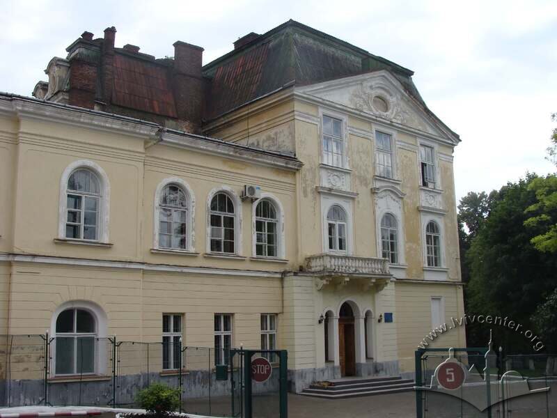 Вул. Лисенка, 15. Західний фасад палацу