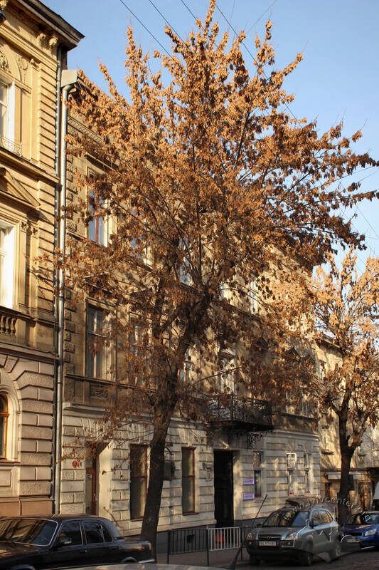 Вул. Дорошенка, 50. Головний фасад будинку