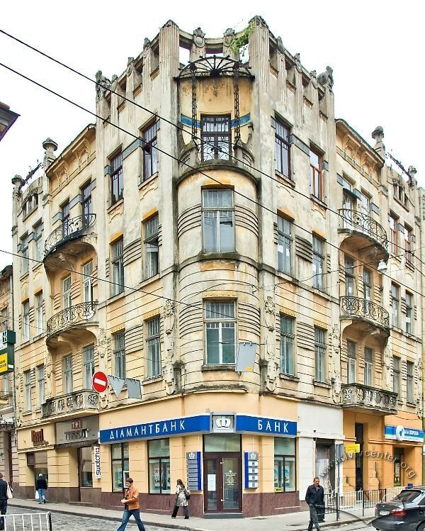 Вул. Дорошенка, 15