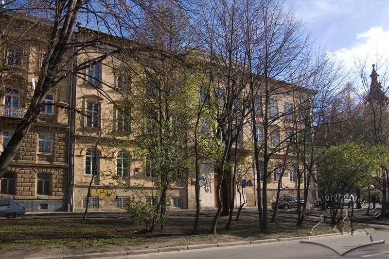Вул. Винниченка, 24. Вид на головний фасад