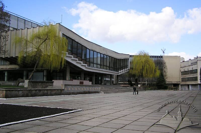 Вул. Митрополита Андрея, 3 – загальний вигляд головного подвір’я. 2000-і роки