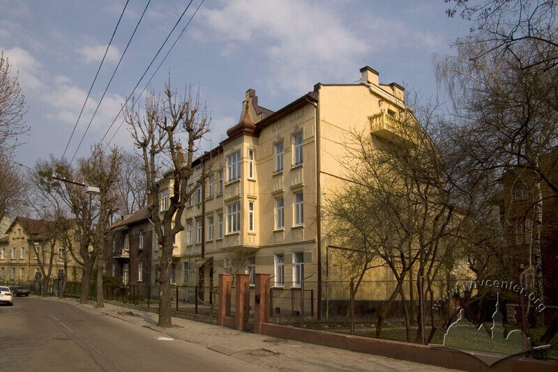 Забудова вул. Котляревського, у центрі - будинок №45