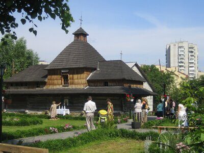 Вул. Майданна, 1а – церква Пресвятої Трійці