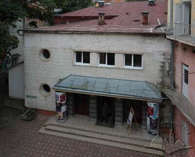 Вул. Академіка Гнатюка, 11 – будинок театру