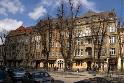 Вул. Левицького, 11 – житловий будинок