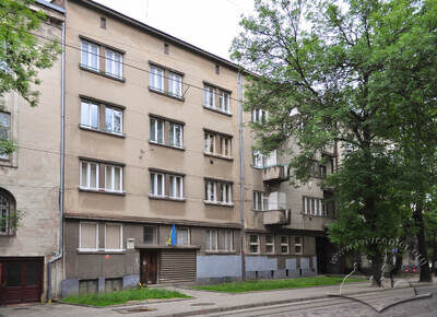 Вул. Генерала Чупринки, 51 – житловий будинок