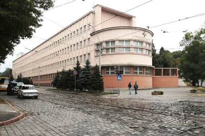 Вул. Вітовського, 55 – адміністративний будинок