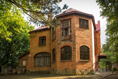 Вул. Метрологічна, 14a – колишня вілла