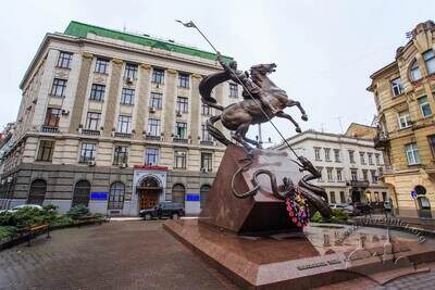 Пл. Генерала Григоренка – пам'ятник Св. Юрію Змієборцю