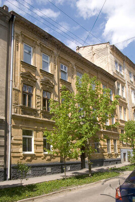 Вул. Кльоновича, 7 – житловий будинок