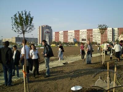 Prosp. Chervonoi Kalyny – John Paul II Park