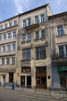 Вул. Дорошенка, 9 – житловий будинок