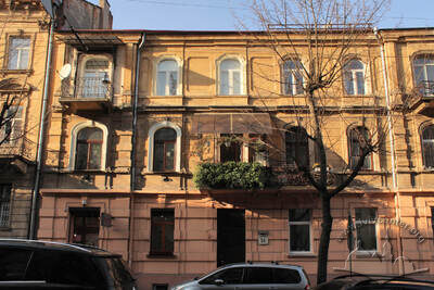 Вул. Дорошенка, 54 – житловий будинок