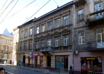 Вул. Дорошенка, 34 – житловий будинок