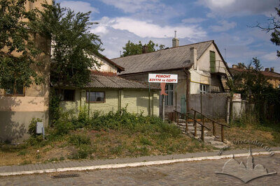 Вул. Огіркова, 6 – житлові будинки