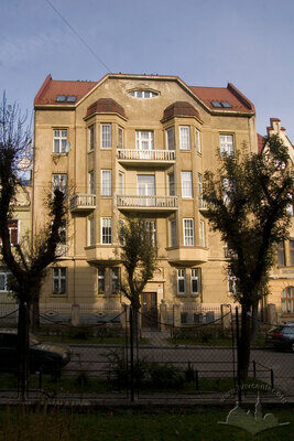 Вул. Паркова, 14 – житловий будинок