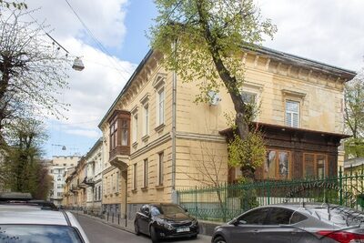 Вул. Романчука, 15 – житловий будинок