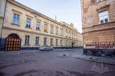 Вул. Кирила і Мефодія, 6 – хімічний факультет ЛНУ ім. Франка
