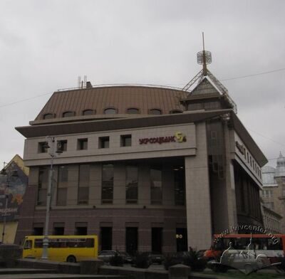 Пл. Міцкевича, 10 – будинок "Укрсоцбанку"