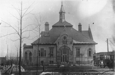 Вул. Коновальця, 97 – вілла (не існує)