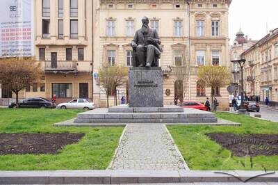 Просп. Шевченка – пам'ятник Михайлові Грушевському