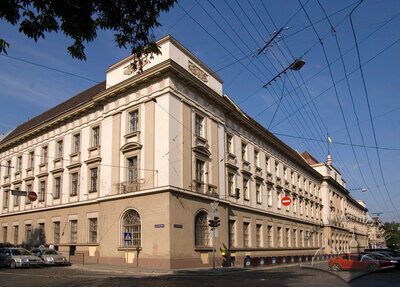 Ul. Słowackiego, 1 – gmach Poczty głównej