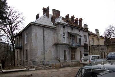 Вул. Метрологічна, 10 – житловий будинок