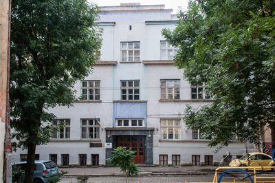 Вул. Японська, 9 – кіноклуб (не діє)